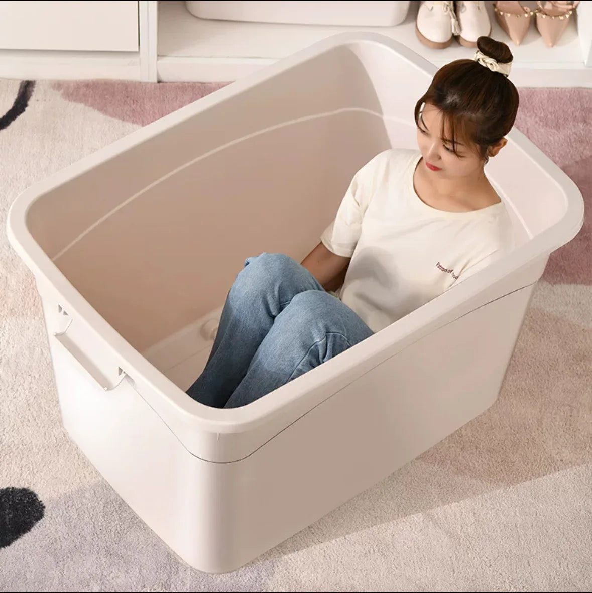 Intérieur de la boîte de rangement montrant sa capacité