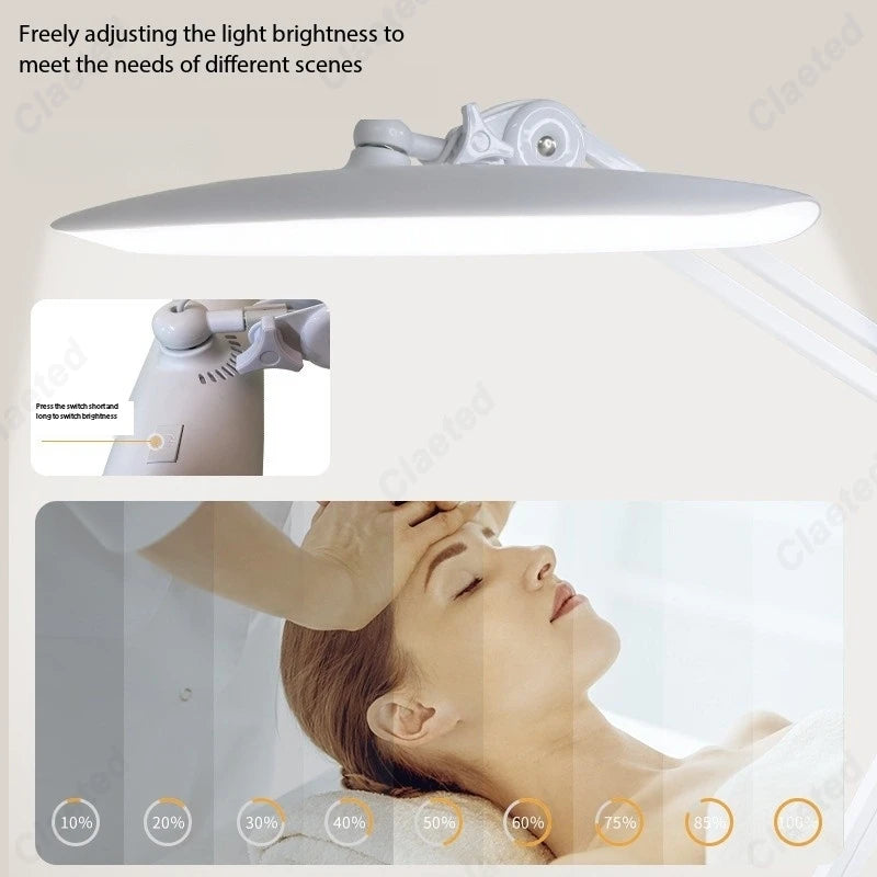 Lampe pince LED avec abat-jour blanc dans une chambre à coucher moderne