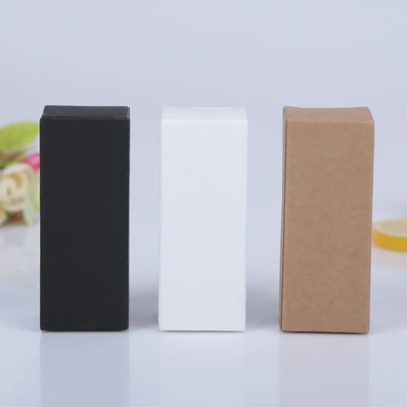 Boîte carton kraft noir avec design minimaliste - détail