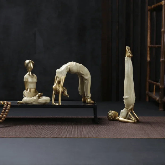 Statue yoga méditation résine dorée vue avant