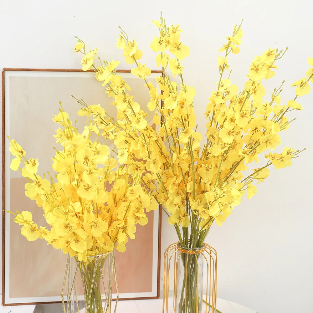 Bouquet de fleurs artificielles jaune neige cerisier sur table
