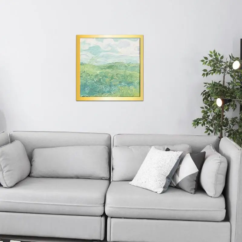 Cadre photo noir 30x30 dans un intérieur moderne avec éclairage doux