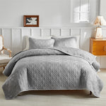 Chambre décorée avec couvre-lit beige gris Ombre Interieur