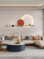 Applique murale LED art déco rouge dans un salon moderne