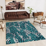 Un tapis aux motifs de léopard bleu-vert élégants et modernes, parfait pour apporter une touche de style à votre décor.