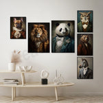 Cette collection d'illustrations de portraits d'animaux anthropomorphiques habillés en tenue de soirée crée une ambiance élégante et surréaliste dans cette pièce.