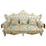 Un canapé luxueux et ornementé de style baroque, avec des coussins décoratifs et un rembourrage tufté, créant une atmosphère élégante et sophistiquée.