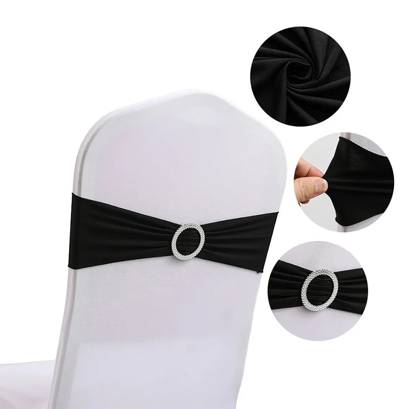 Élégante housse de chaise avec boucle en strass, en noir et blanc, pour une ambiance raffinée lors d'événements spéciaux.