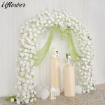 Rose artificielle blanche sur fond neutre