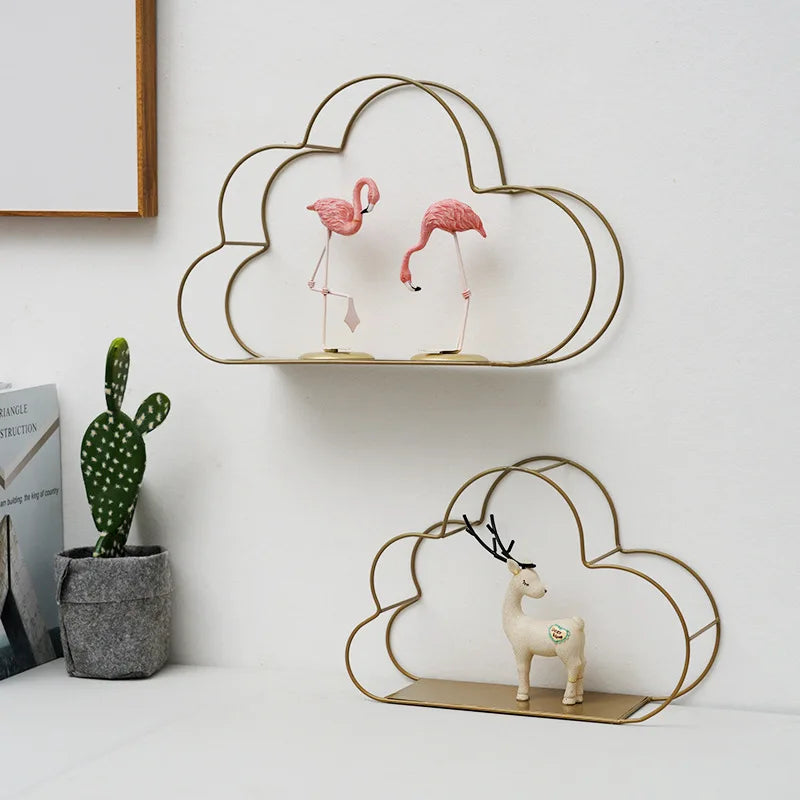 Étagère nuage avec plantes succulentes en décoration