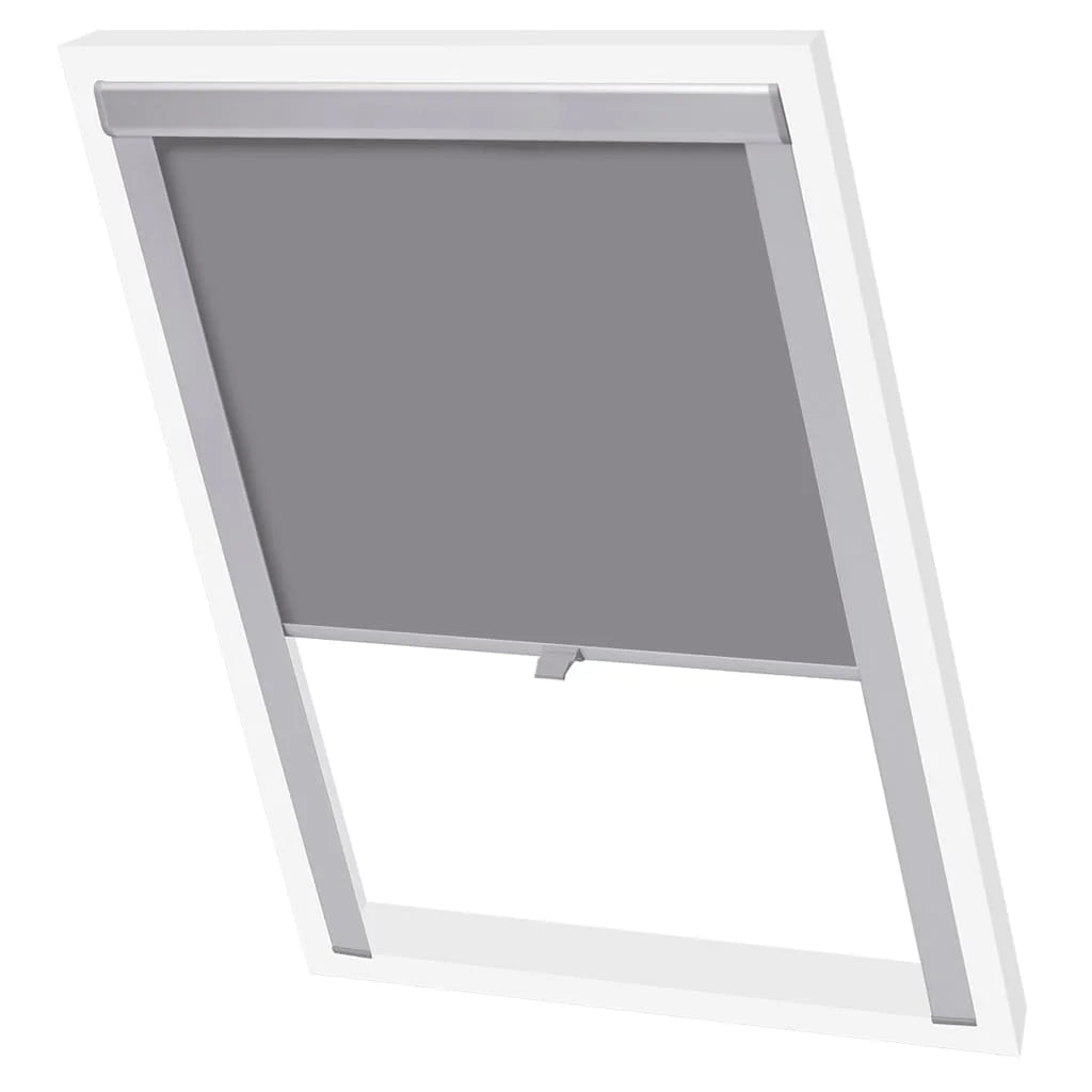 Rideau occultant gris pour fenêtre de toit installé dans une chambre