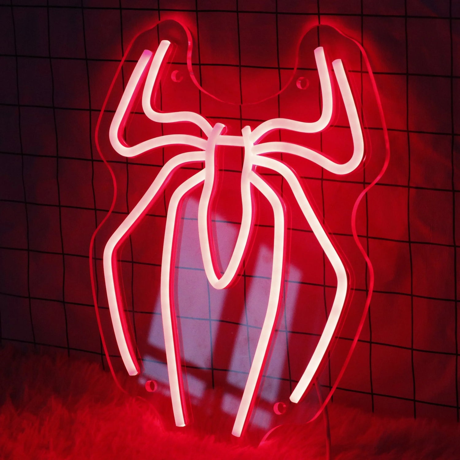 Enseigne lumineuse Spider Anime LED blanche accrochée sur un mur de salon moderne