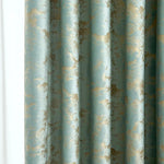 Rideau élégant bleu et doré avec motifs contemporains, parfait pour ajouter une touche de luxe et de modernité à votre intérieur, idéal pour le salon ou la chambre.