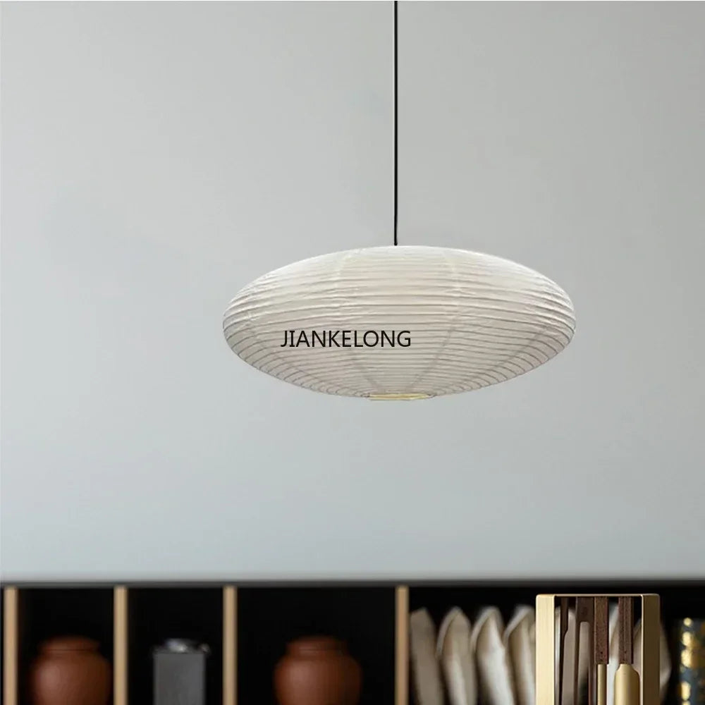 Suspension luminaire papier dans un salon moderne