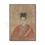 Une peinture ancienne d'un homme asiatique âgé vêtu d'habits traditionnels et portant une coiffe particulière, sur un fond texturé.