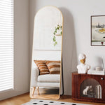 Miroir sur pied incliné contre le mur
