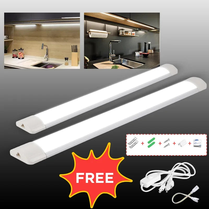 Barre lumineuse LED T5 installée sous armoire de cuisine éclairant le plan de travail