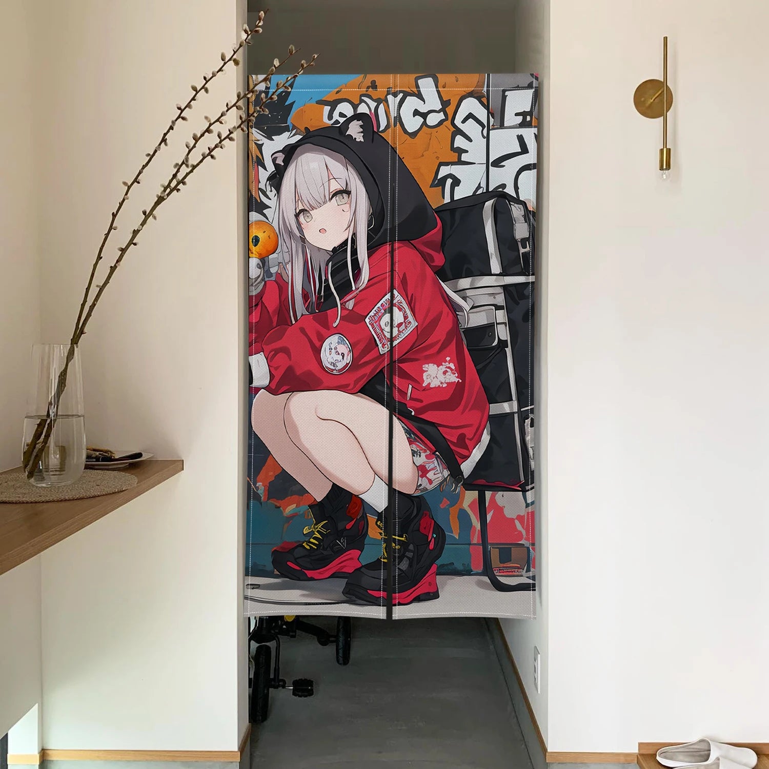 Détail des motifs anime sur le rideau de porte japonais style punk