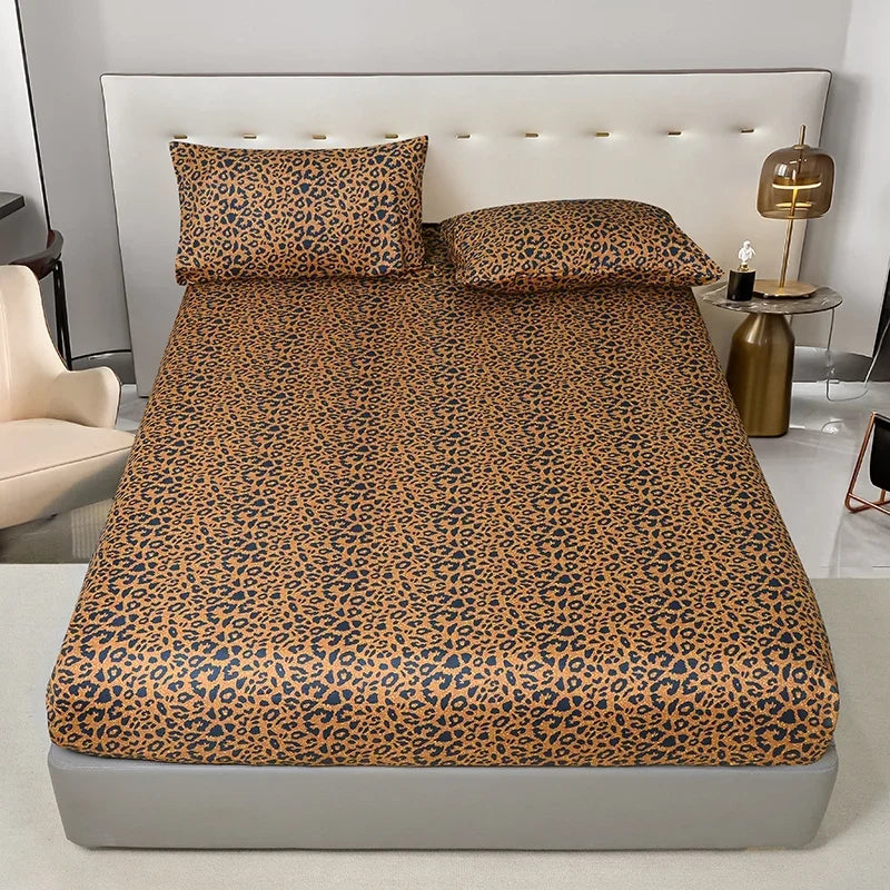 Détail du motif léopard géométrique sur drap-housse hypoallergénique