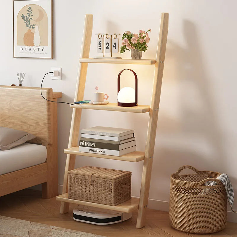 Étagère échelle en bois design minimaliste dans un salon moderne