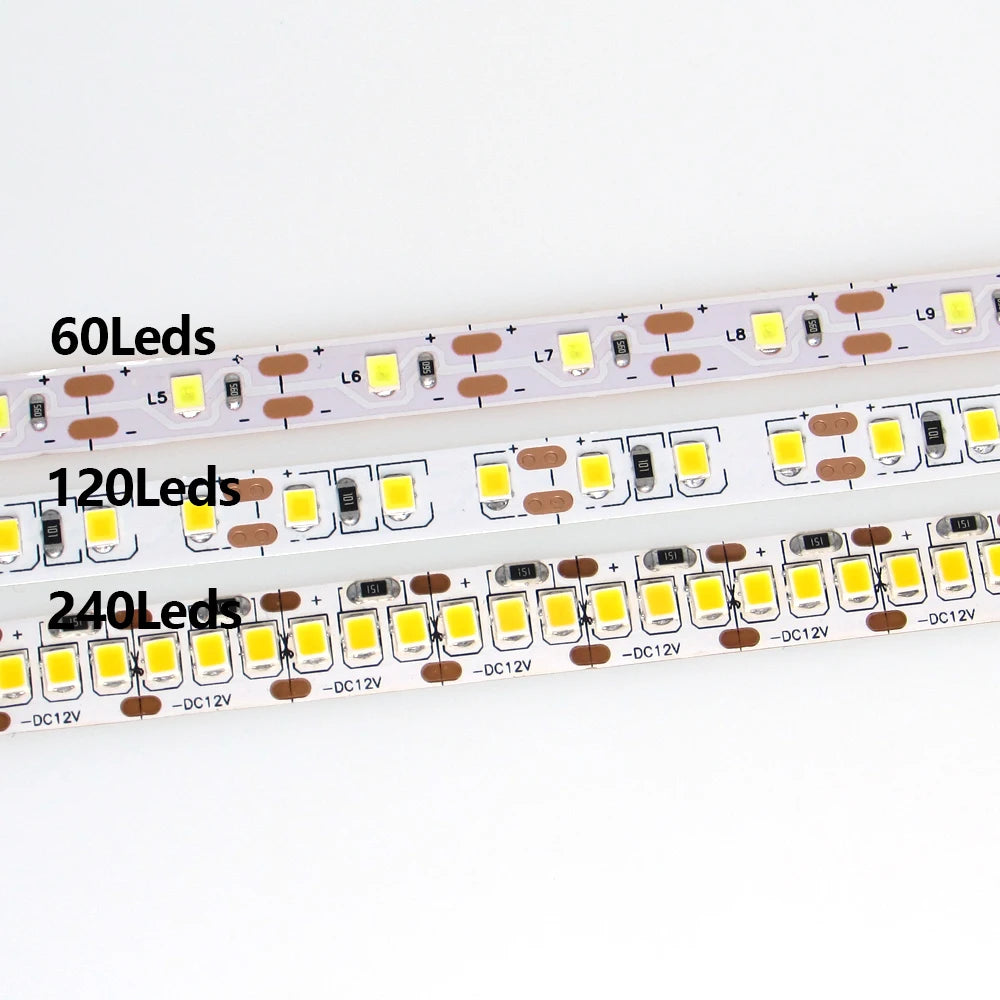 Bande LED décorative derrière une télévision pour effet halo