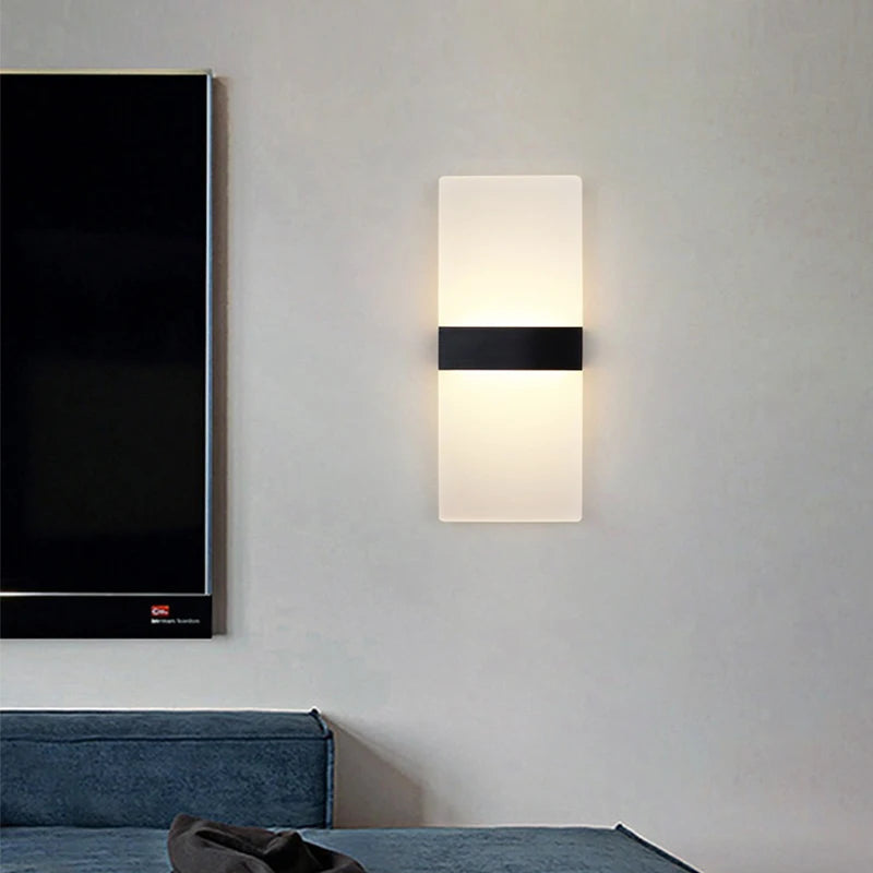Détail de l'applique murale LED en acrylique et aluminium