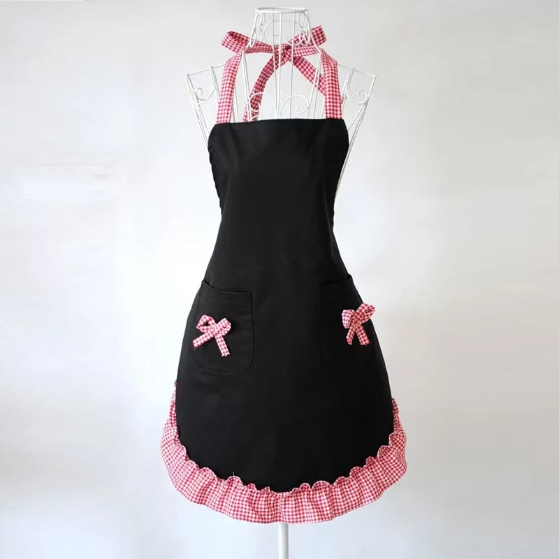 Motif carreaux noir et blanc sur tablier femme