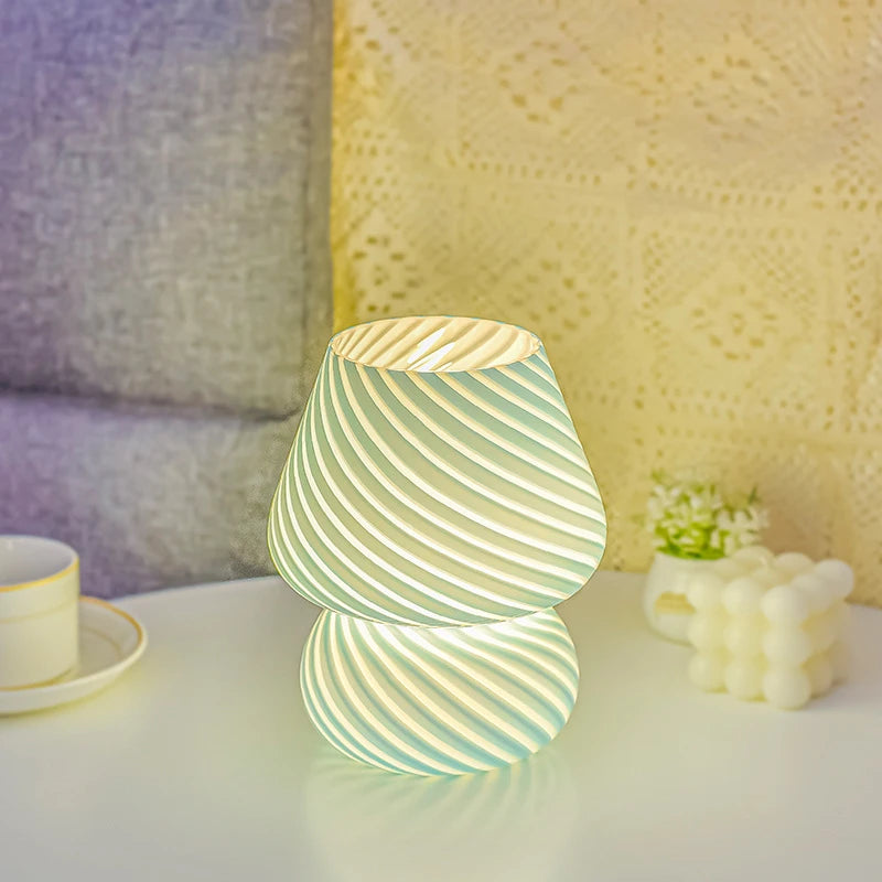 Lampe LED champignon verre rayé éclairée