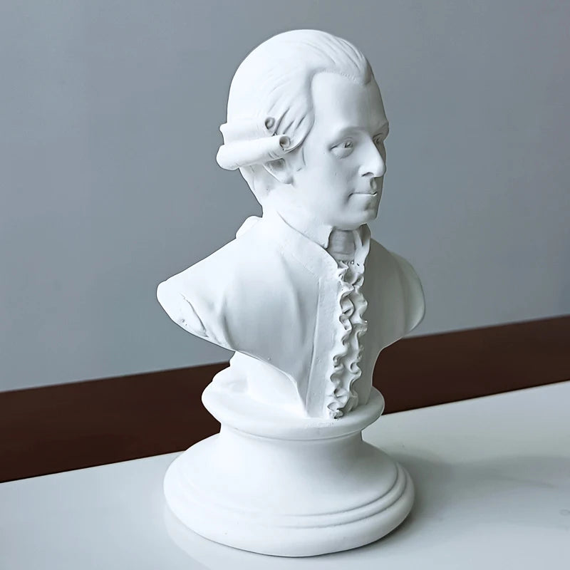 Figurine Beethoven résine sur bibliothèque