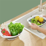 Panier silicone multicolore sur plan de travail