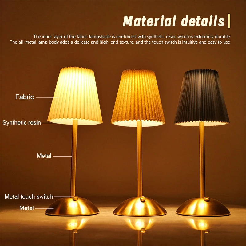 Lampe plissée rouge comme décoration de bureau élégante