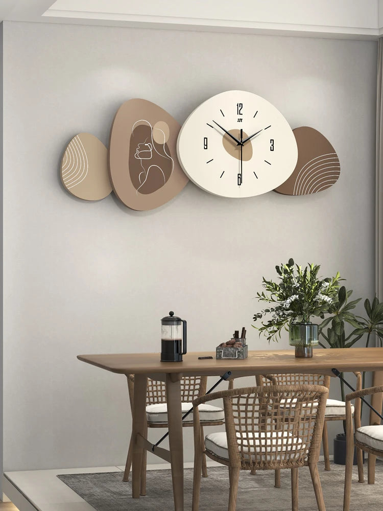 Vue de profil de l'horloge murale suspendue 80 cm