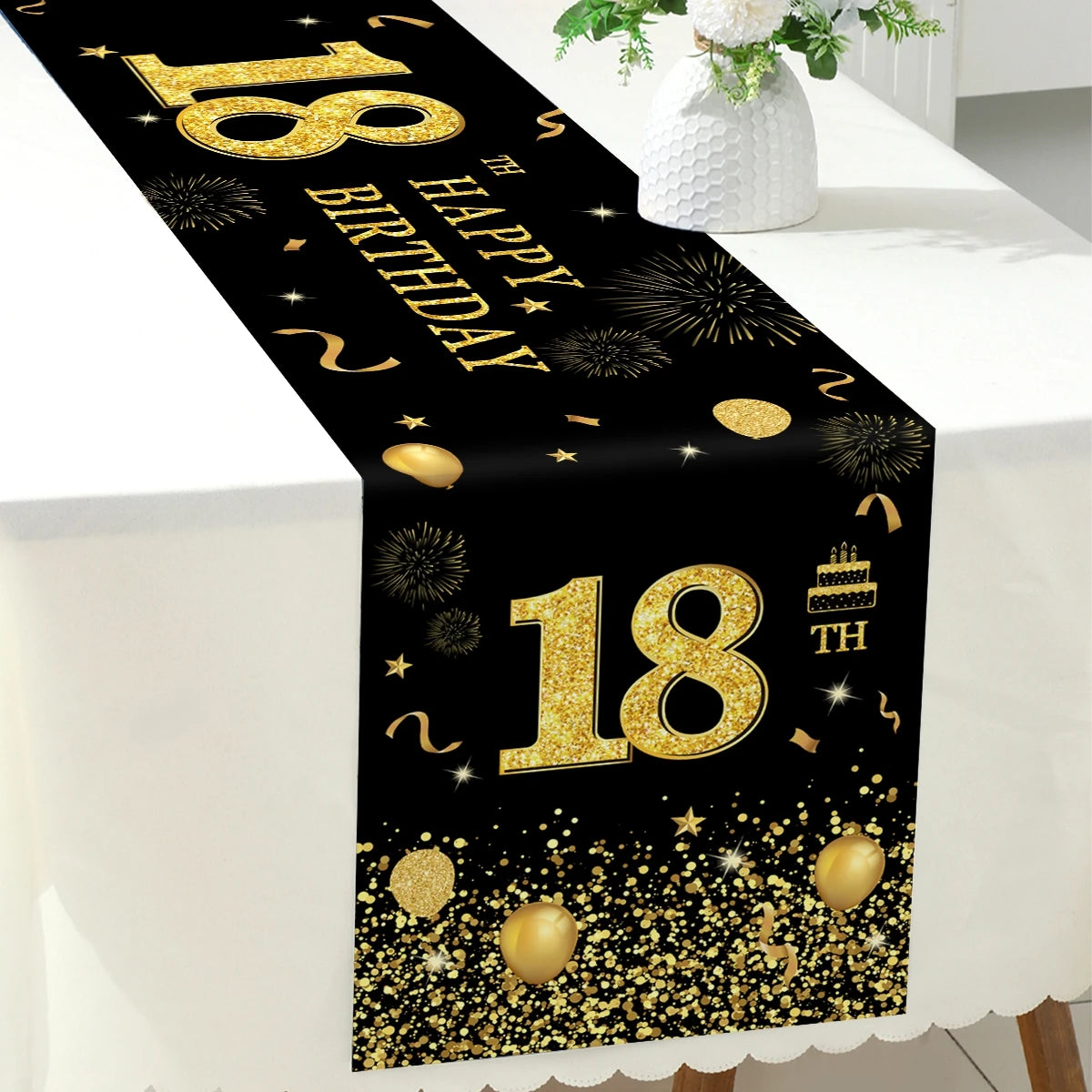 Chemin de table blanc avec décoration festive