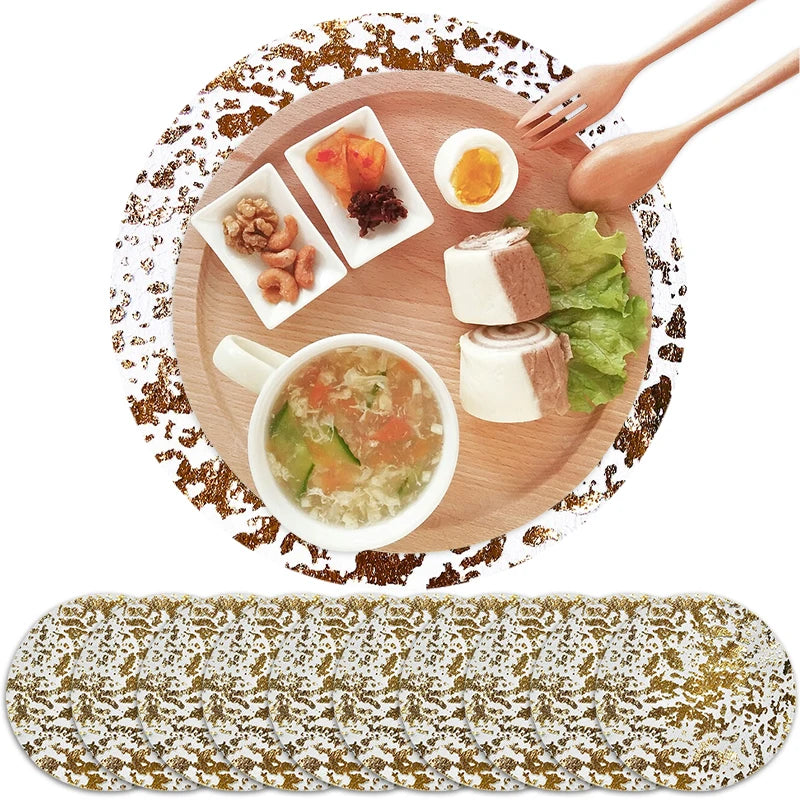 Détail du motif en maille de feuille d'or pressée