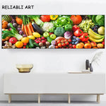 Tableau déco moderne dans une cuisine avec éclairage naturel