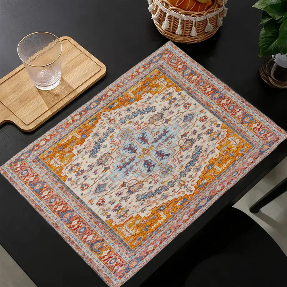 Tapis de table bohème en lin bleu sur une table en bois