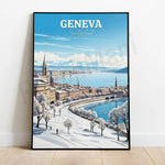 Un paysage d'hiver enneigé de la ville de Genève, en Suisse, avec des montagnes dans le fond, un lac, des bâtiments historiques et des arbres recouverts de neige.