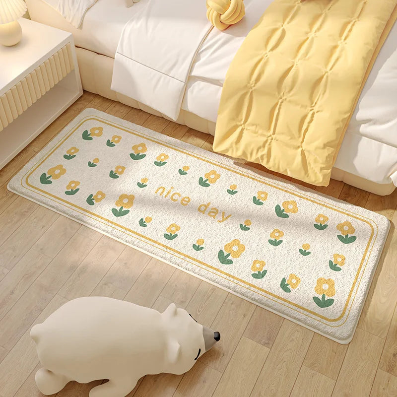 Tapis de sol avec motif de petites fleurs jaunes et vertes avec le texte "nice day" sur un fond de chambre à coucher douillet.