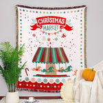 Cette image montre un marché de Noël avec un décor coloré et festif, comprenant des motifs de flocons de neige, de guirlandes et de chevaux de carrousel.