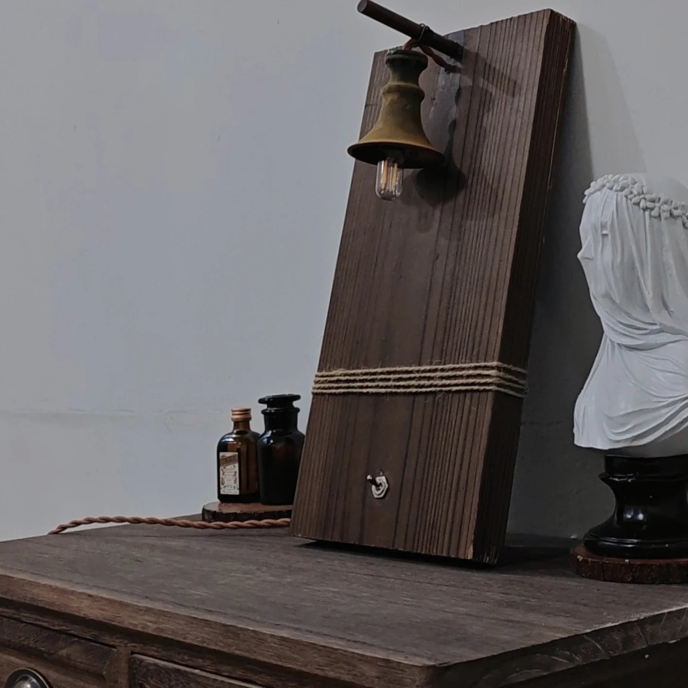 Lampe d'ambiance bois brun style ancien