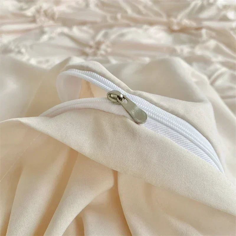 Motif fleuri subtil sur housse de couette en polyester