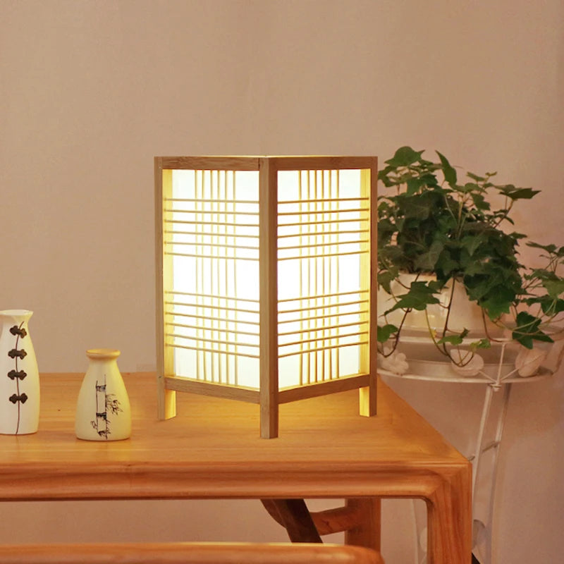 Lampe de chevet japonaise sur table de nuit