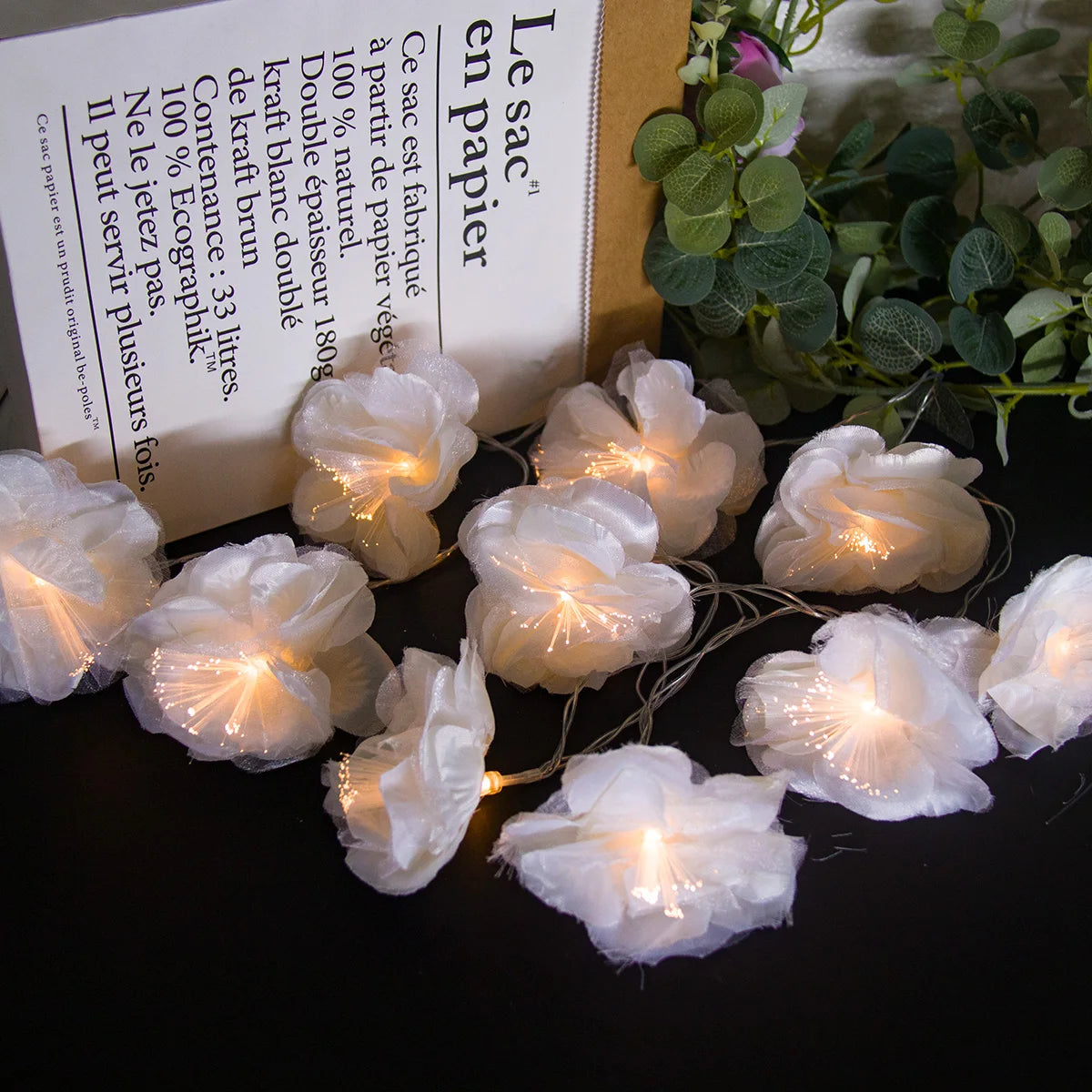Guirlande lumineuse fleurs Plumeria fibre optique détail
