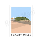 Cette image représente un paysage côtier avec des maisons traditionnelles et une colline verdoyante au loin, sous un ciel bleu. L'image montre le lieu connu sous le nom de Scalby Mills.