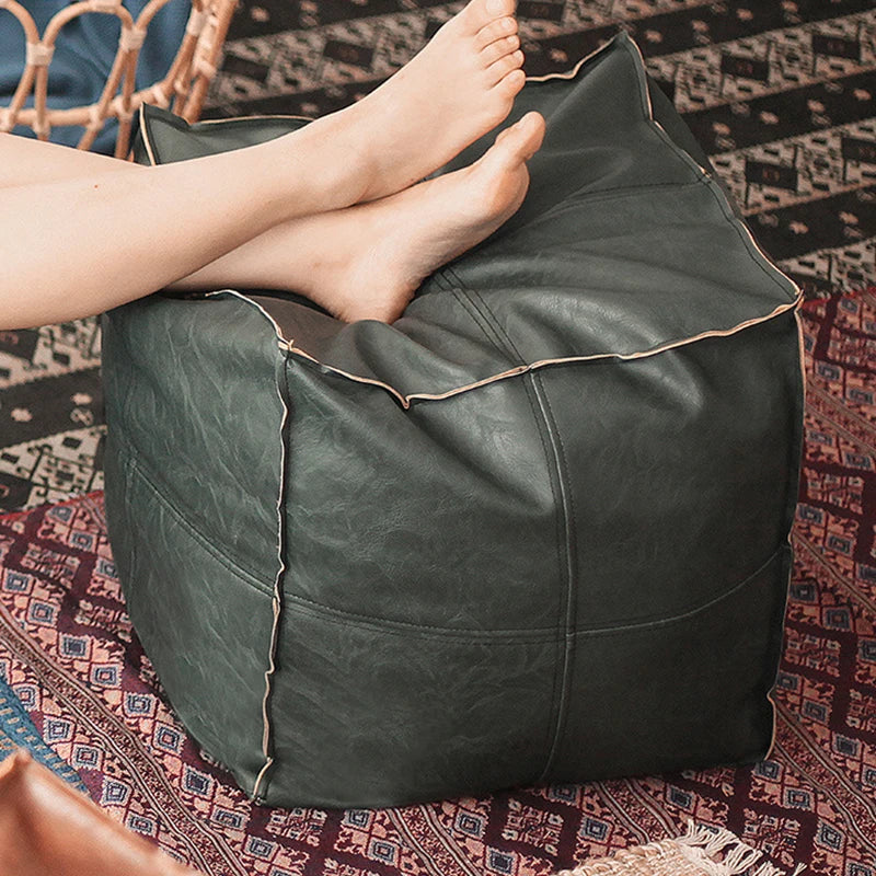 Détail de l'artisanat fait main du pouf marocain en simili cuir PU