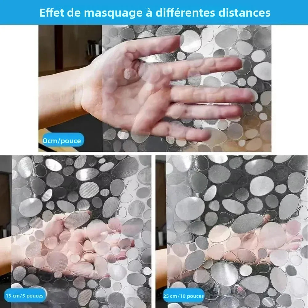Rideau de douche transparent installé dans une salle de bain moderne