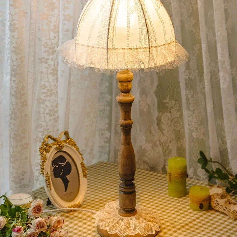 Lampe de chevet LED en dentelle rétro américaine couleur beige