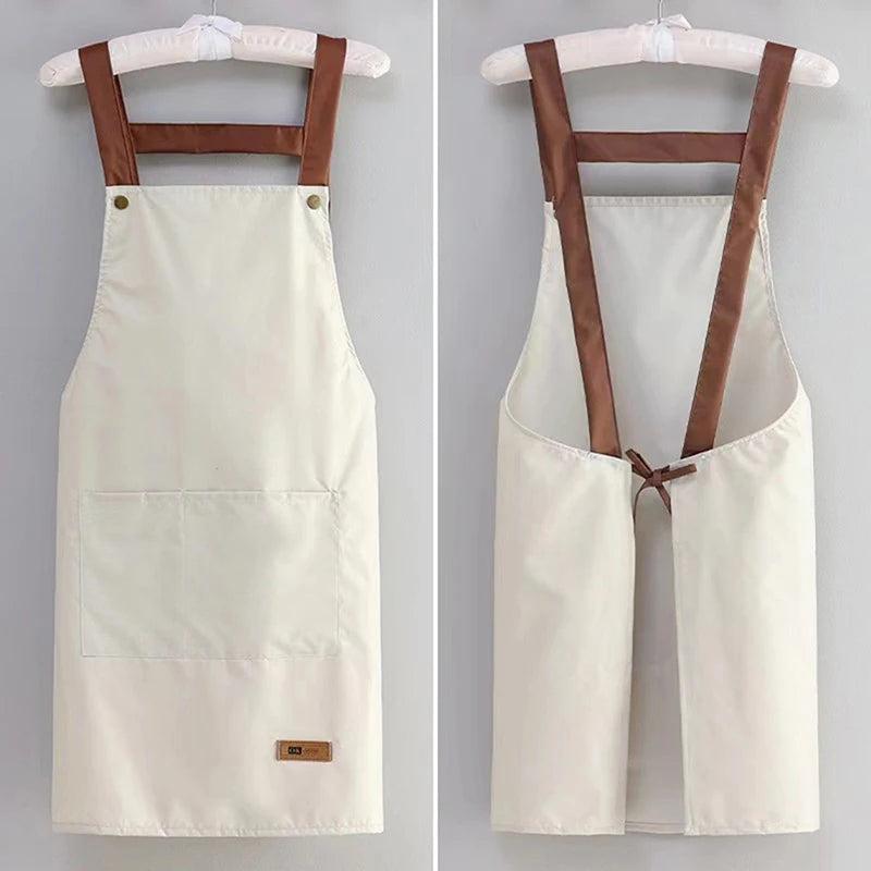 Tablier de cuisine professionnel imperméable pour femme en couleur noire avec poches