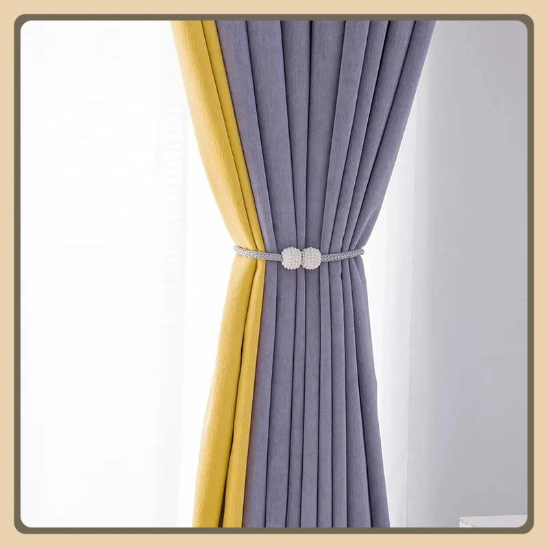 Rideau velours double face violet semi-ombrage dans un salon