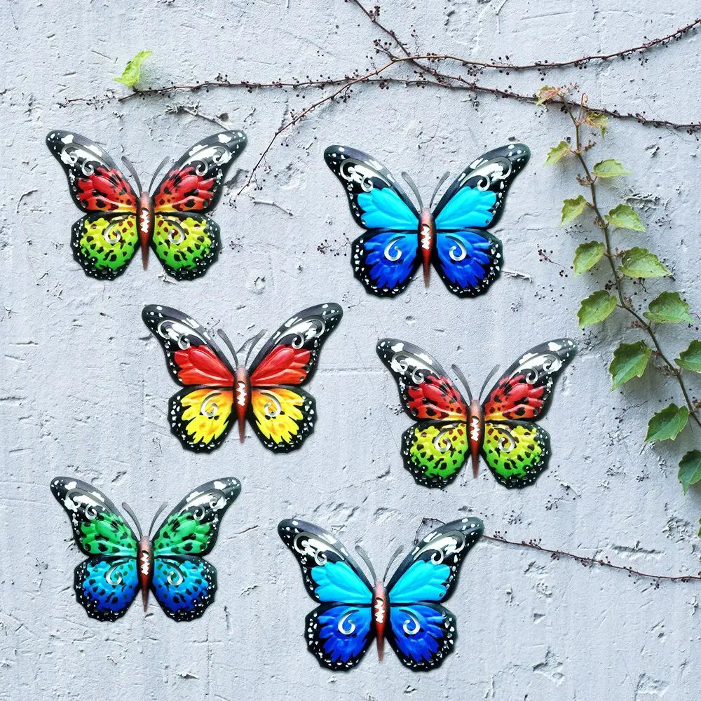 Ensemble de décorations murales papillons multicolores dans un salon moderne